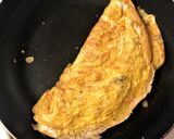 A picture of step 4 of Balaleet (Emirati Breakfast).