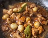 Foto langkah ke 3 dari resep Semur ayam telur puyuh simpel.