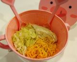 รูปขั้นตอนการทำที่ 5 ของ มาม่าไข่เค็มแบบแห้ง สูตรเพิ่มผักและอกไก่