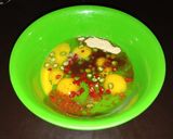 Foto langkah ke 2 dari resep Martabak Mie Praktis.