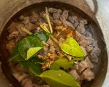 Foto langkah ke 2 dari resep Gulai Kambing Pedas Pakai Daun Kari.