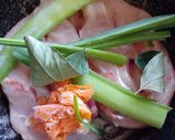 Foto del paso 1 de la receta: Escabeche con pollo desmenuzado