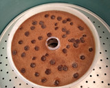 Foto langkah ke 7 dari resep Brownies kukus chocolatos (chocochips+keju) simple & no mixer.