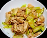 รูปขั้นตอนการทำที่ 6 ของ ไก่ผัดซอสน้ำมันหอย