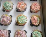 Foto langkah ke 8 dari resep Cupcake Lapis Surabaya.