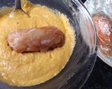 Foto del paso 3 de la receta: Pollo relleno con salchichas y empanado especial