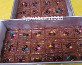 Foto langkah ke 6 dari resep Lekker Holland Coklat Botercoek Coklat tanpa mixer kaya brownies.