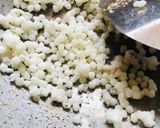 A picture of step 1 of Sabudana Khoya payas.