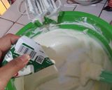 Foto langkah ke 3 dari resep Bolu zebra putih telur pandan coklat (W#36).