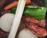 Foto del paso 2 de la receta Caldo de gambón con verduras