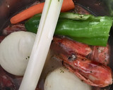 Foto del paso 2 de la receta: Caldo de gambón con verduras
