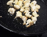 Foto del paso 4 de la receta: Paella con manitas de cerdo, níscalos y coliflor