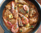 Foto del paso 22 de la receta: Cazuela mar y montaña de pollo, rape y gambas con sofrito de calamar
