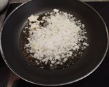 Foto del paso 2 de la receta: Lasaña de acelgas con lonchas de pavo y queso lista para gratinar y comer