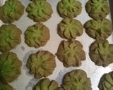 Foto langkah ke 3 dari resep Kue Semprit Pandan Keju.