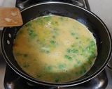 Foto del paso 3 de la receta: Tortilla de huevo con chícharos