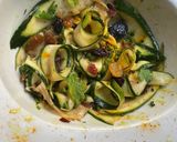 Une image de l'étape 4 de 🥒Salade de courgettes marinées 🪹🥄saveurs orientales🥥🫚.