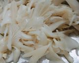 Foto langkah ke 1 dari resep Tumis Jamur Pedas.
