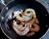 A picture of step 1 of Garlic Prawns Crispy.