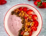 A picture of step 3 of Strawberry Yoghurt Breakfast Bowl.