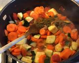 Une image de l'étape 5 de Soupe de courgettes carottes et tomates au cumin.
