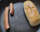 Foto del paso 2 de la receta: Perrito caliente🌭con aguacate🥑🧀y salsa tártara🥯