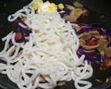 Foto langkah ke 4 dari resep Udon Goreng Ceria.
