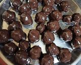 चॉकलेट बॉल्स (chocolate balls recipe in Hindi) रेसिपी चरण 4 फोटो