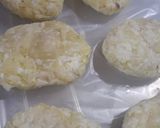 Foto langkah ke 3 dari resep Crispy cheesy hash browns.