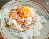 Foto langkah ke 4 dari resep Nasi telur ceplok khas pontianak.