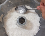 Foto langkah ke 6 dari resep Putu Ayu Jumbo Lembut Empuk.