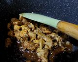 Foto langkah ke 4 dari resep Ayam Jamur Kecap (Topping Mie Ayam).