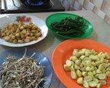 Foto langkah ke 1 dari resep Goreng jengkol ikan teri cabe hijau.