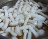 Hình bước làm 3 của món Canh nấm hải sản bí đỏ