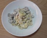 Pas rețetă Tagliatelle de casă cu ciupercuțe, cârnați și smântână 8 fotografie