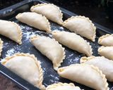 Foto langkah ke 5 dari resep Pastel Jerawat isi suka suka.