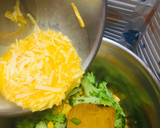 Foto del paso 3 de la receta: Quiche de brócoli con Queso Cheddar, Mozzarella!!