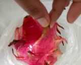 Foto langkah ke 1 dari resep Oseng kulit buah naga tauge.