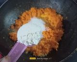A picture of step 2 of Carrot Halwa Modak.