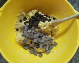 Foto del paso 3 de la receta: Galletitas con chocolate y pasas