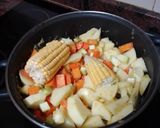 Foto del paso 2 de la receta: Crema de verduras al curry con piña (mazorca de maíz)