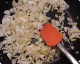 Foto del paso 2 de la receta: Lomo adobado en salsa de pimiento