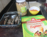 Foto del paso 1 de la receta: Tortillas de trigo con sobras de sardinas y banderillas
