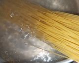 Foto langkah ke 2 dari resep Spaghetti Saus Sarden ala Resto.