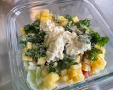 Une image de l'étape 11 de Salade de concombre et tomates à l’ananas, crème et oignon doux.
