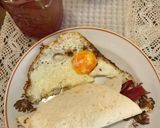 Tükörtojás tortilla lapba csavarva recept fázis 4 fotója