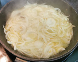 Foto del paso 2 de la receta: Pulpitos encebollados con patatas