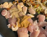 Foto del paso 3 de la receta: Pechugas de pollo en salsa de frutos secos