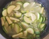 Foto del paso 3 de la receta: Sopa cremosa de calabacitas con poro