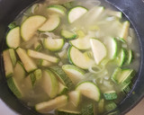 Foto del paso 3 de la receta: Sopa cremosa de calabacitas con poro